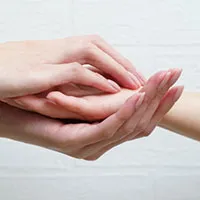 つなぐ両手